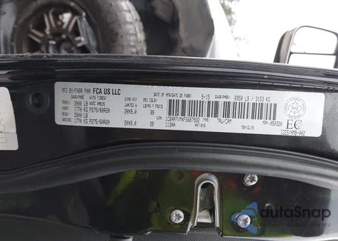 2015 Ram 1500 Laramie z USA, uszkodzony, nr VIN 1C6RR7VMXFS687932